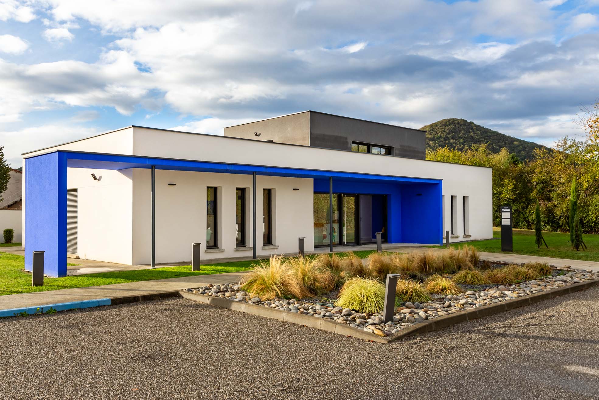 Photo / Illustration