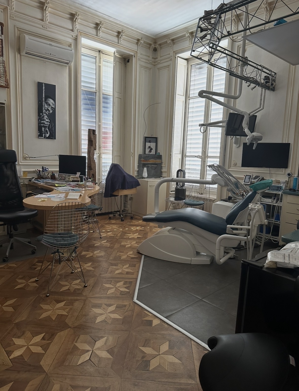 Photo / Illustration